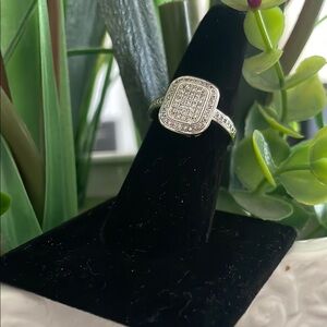 Elegant Silver Ring with Crystal Accents